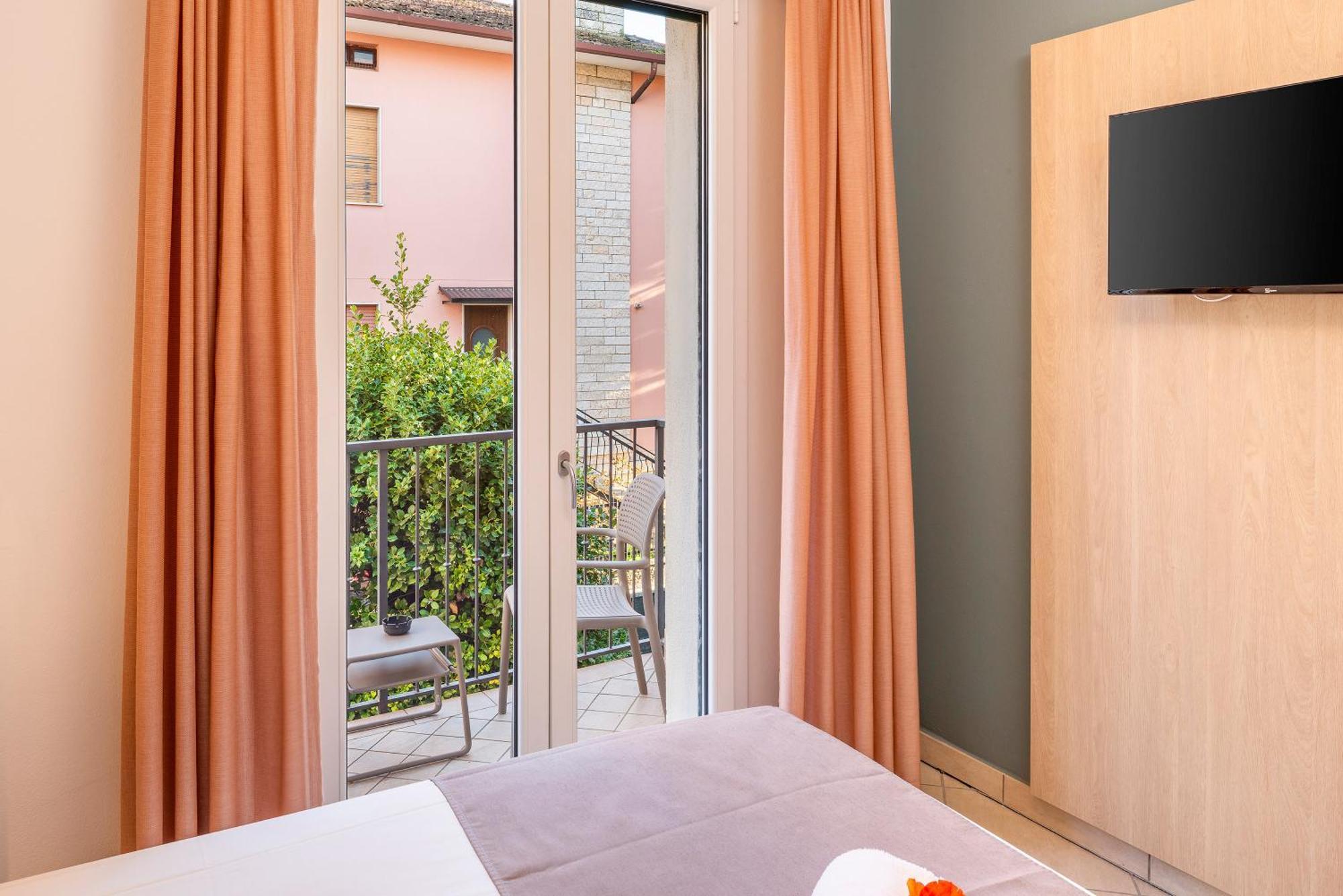 Taormina Suite Бардолино Екстериор снимка